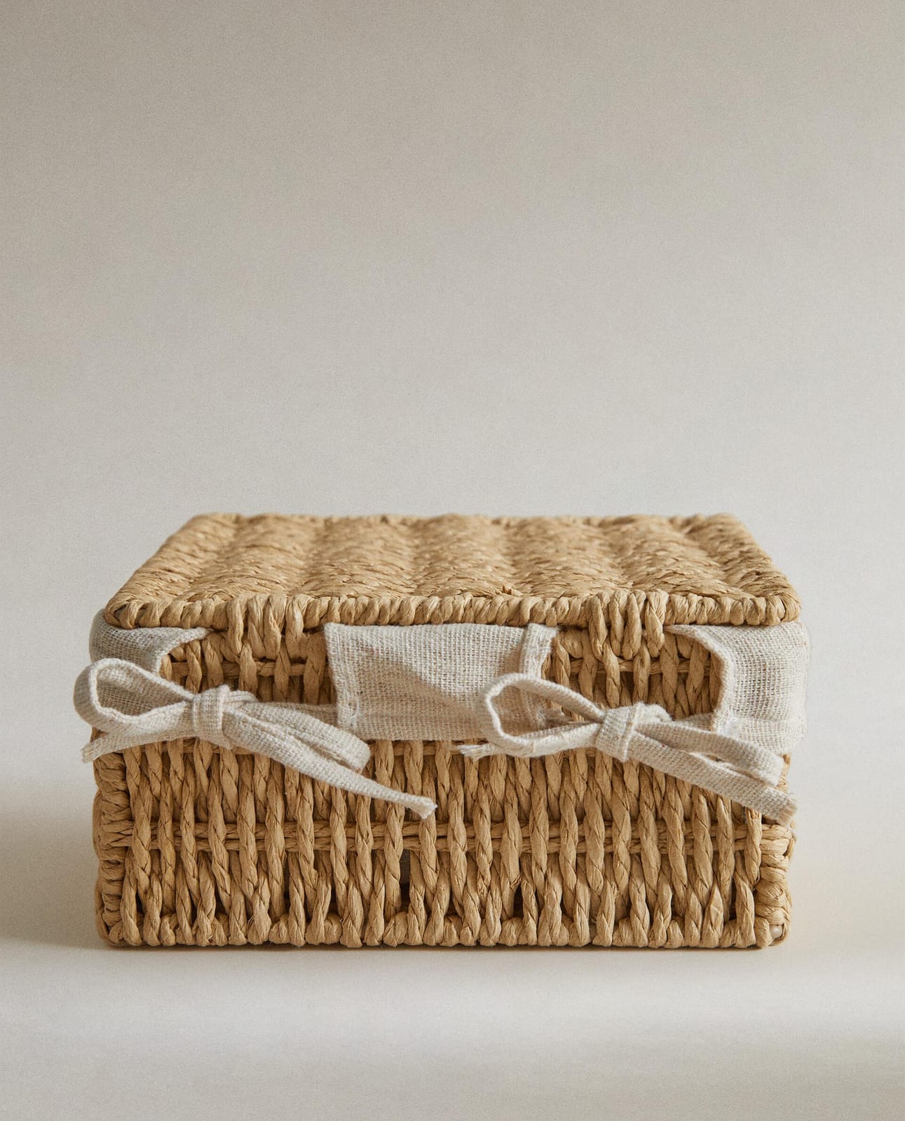 ZARA HOME КОРЗИНА С КРЫШКОЙ И ХЛОПКОВОЙ ПОДКЛАДКОЙ ракурс 11