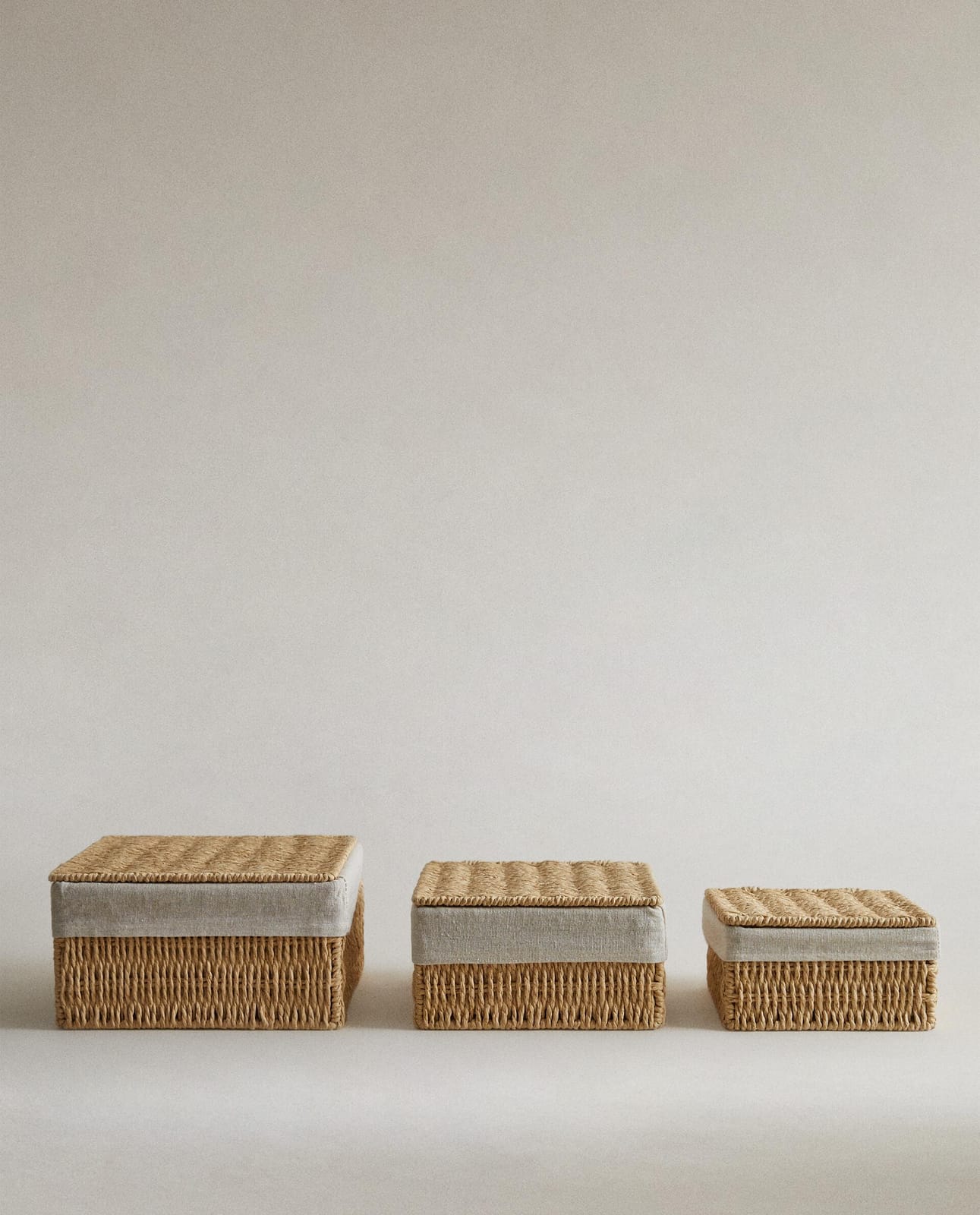 ZARA HOME КОРЗИНА С КРЫШКОЙ И ХЛОПКОВОЙ ПОДКЛАДКОЙ ракурс 3