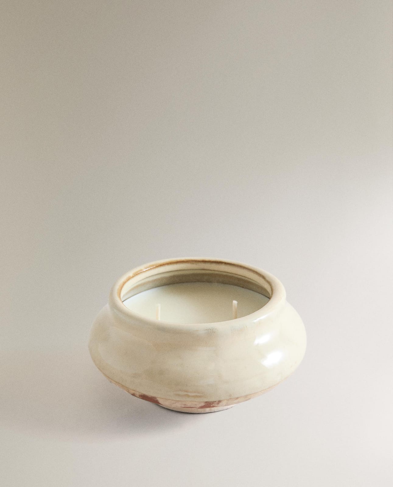 ZARA HOME (200 G) ароматическая свеча LIGHT COTTON ракурс 6