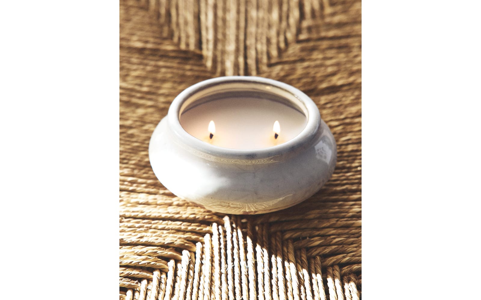 ZARA HOME (200 G) ароматическая свеча LIGHT COTTON ракурс 7