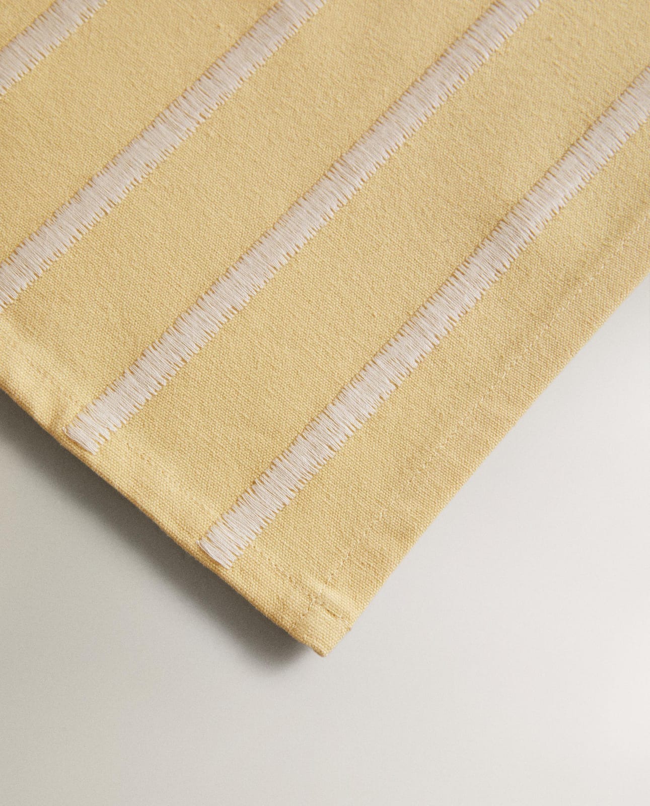 ZARA HOME Дорожка столовая с вышитыми полосками ракурс 6