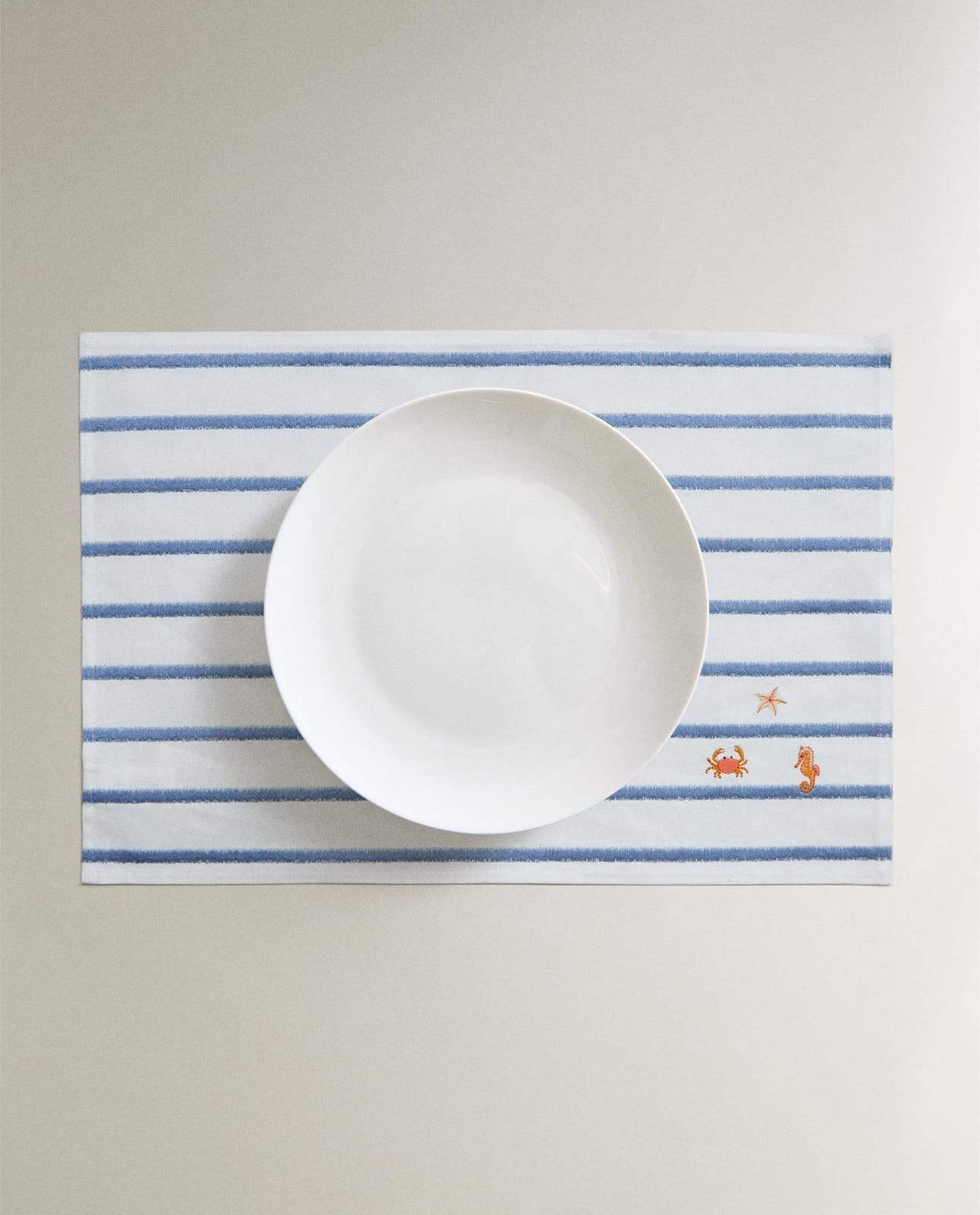 ZARA HOME Вышитая подкладка под тарелку ракурс 2