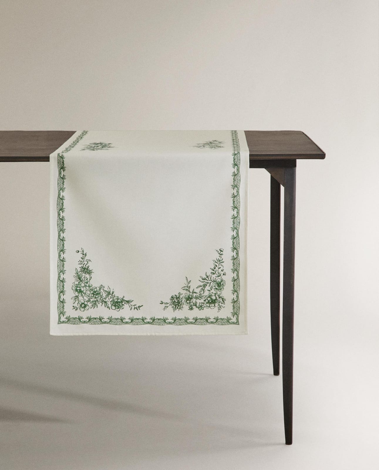 Table runner ZARA HOME SATYNOWY BIEŻNIK STOŁOWY Z NADRUKIEM ZIELONY 50 x 160 cm