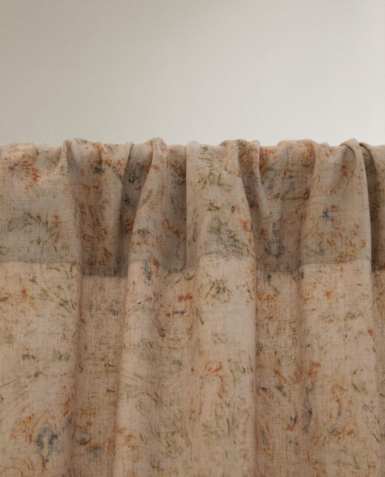 ZARA HOME Штора с цветами, среднее затемнение ракурс 5