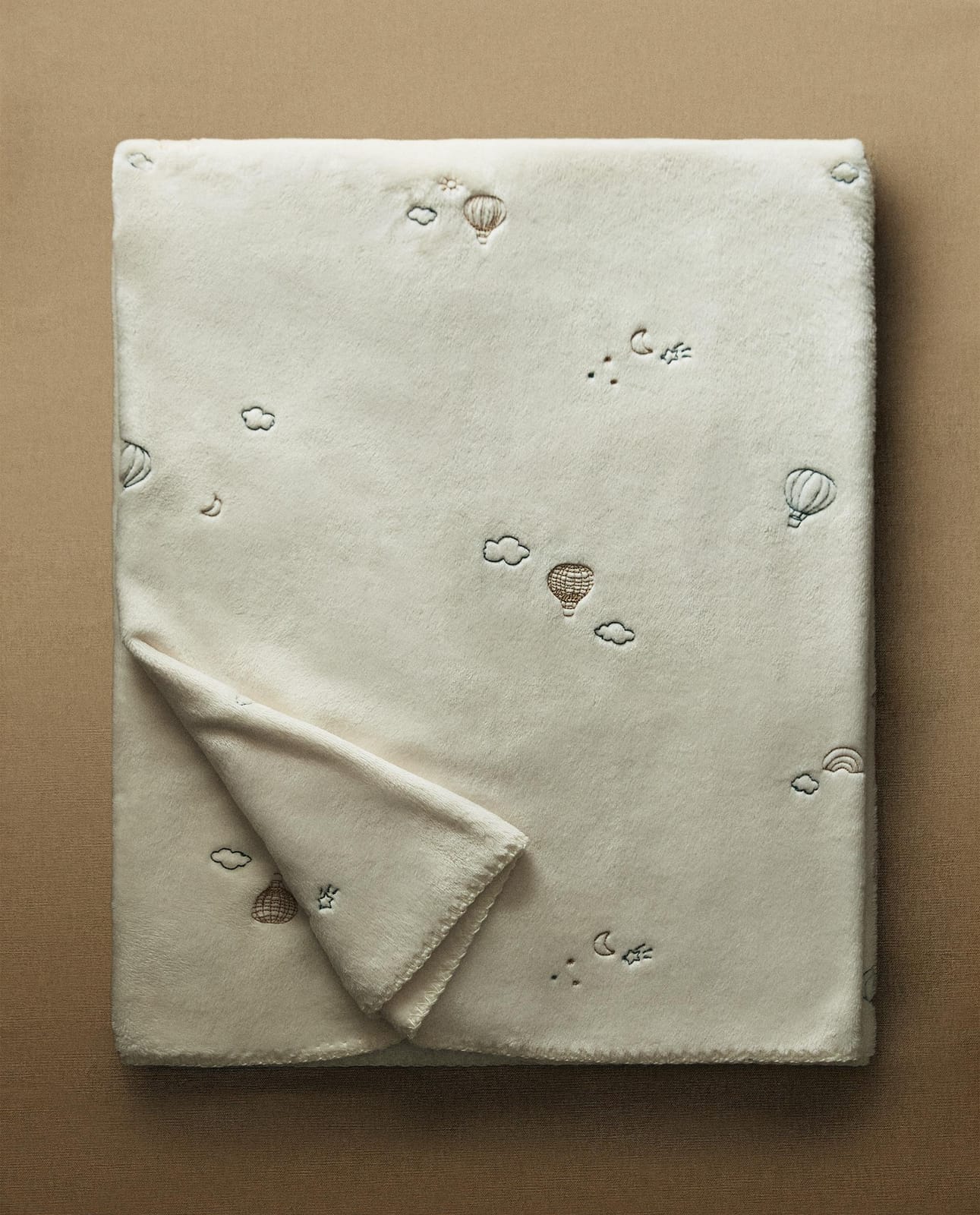 ZARA HOME ПОЛЯРНЫЙ ПЛЕД ДЛЯ МЛАДЕНЦЕВ С ВЫШИТЫМИ ВОЗДУШНЫМИ ШАРАМИ ракурс 5