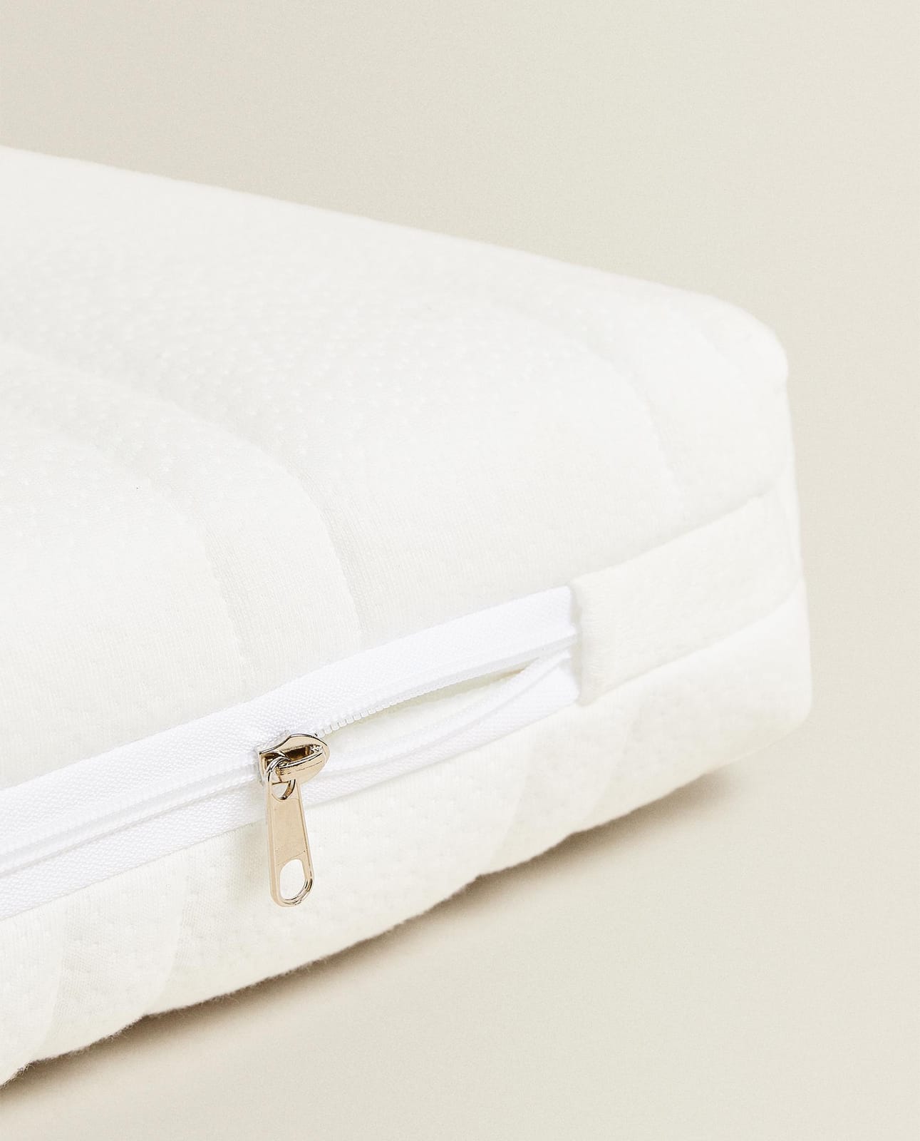 ZARA HOME КЛАССИЧЕСКИЙ МАТРАС ДЛЯ ДЕРЕВЯННОЙ КРОВАТКИ ракурс 6
