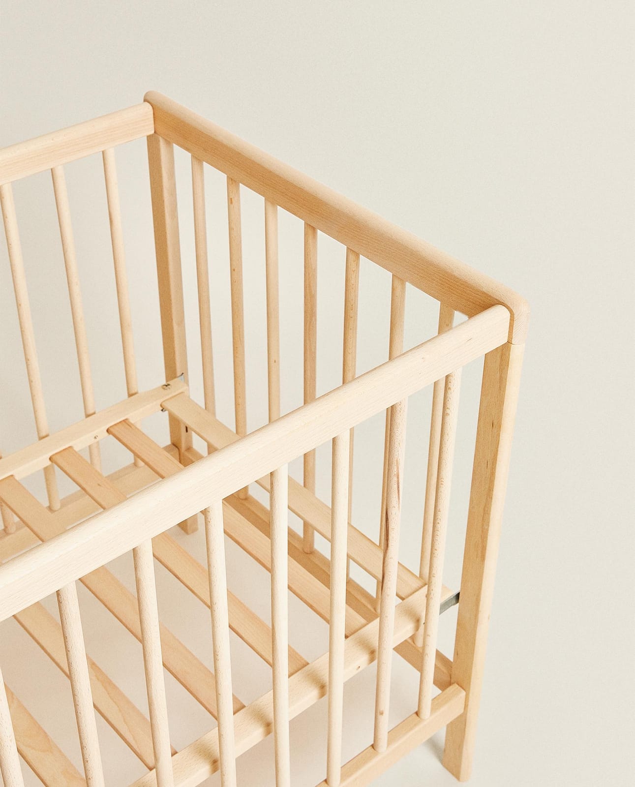 ZARA HOME КЛАССИЧЕСКАЯ ДЕРЕВЯННАЯ КРОВАТКА ракурс 3