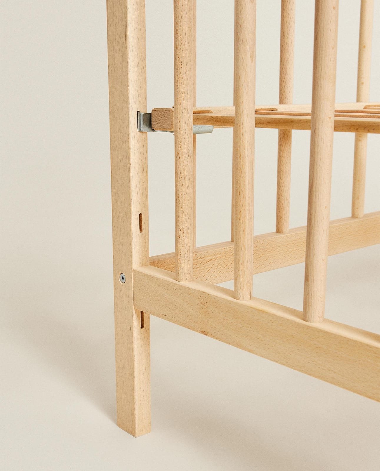 ZARA HOME КЛАССИЧЕСКАЯ ДЕРЕВЯННАЯ КРОВАТКА ракурс 4