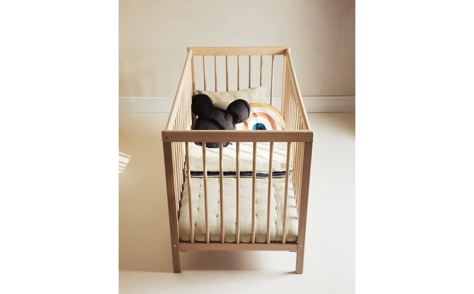 ZARA HOME КЛАССИЧЕСКАЯ ДЕРЕВЯННАЯ КРОВАТКА ракурс 10