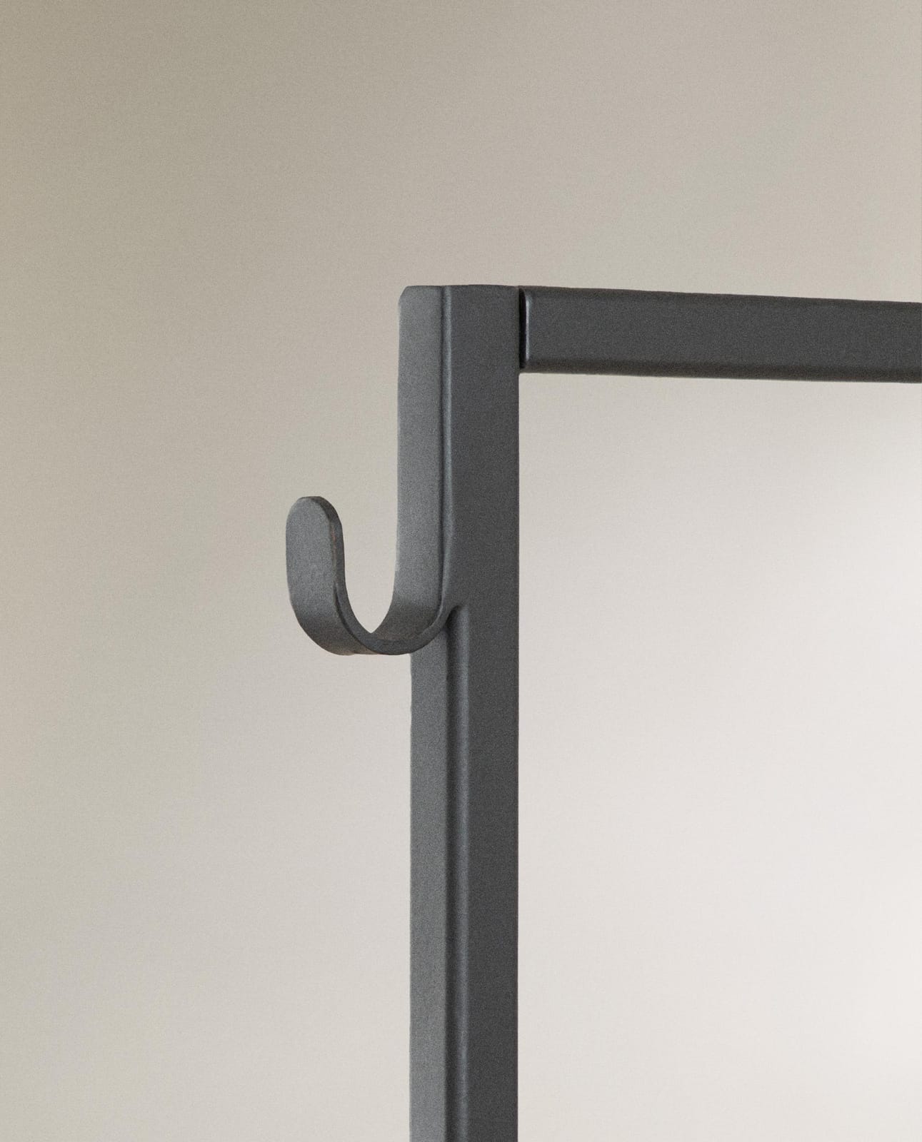 ZARA HOME ВЕШАЛКА ДЛЯ ОДЕЖДЫ МЕТАЛЛИЧЕСКАЯ ракурс 3
