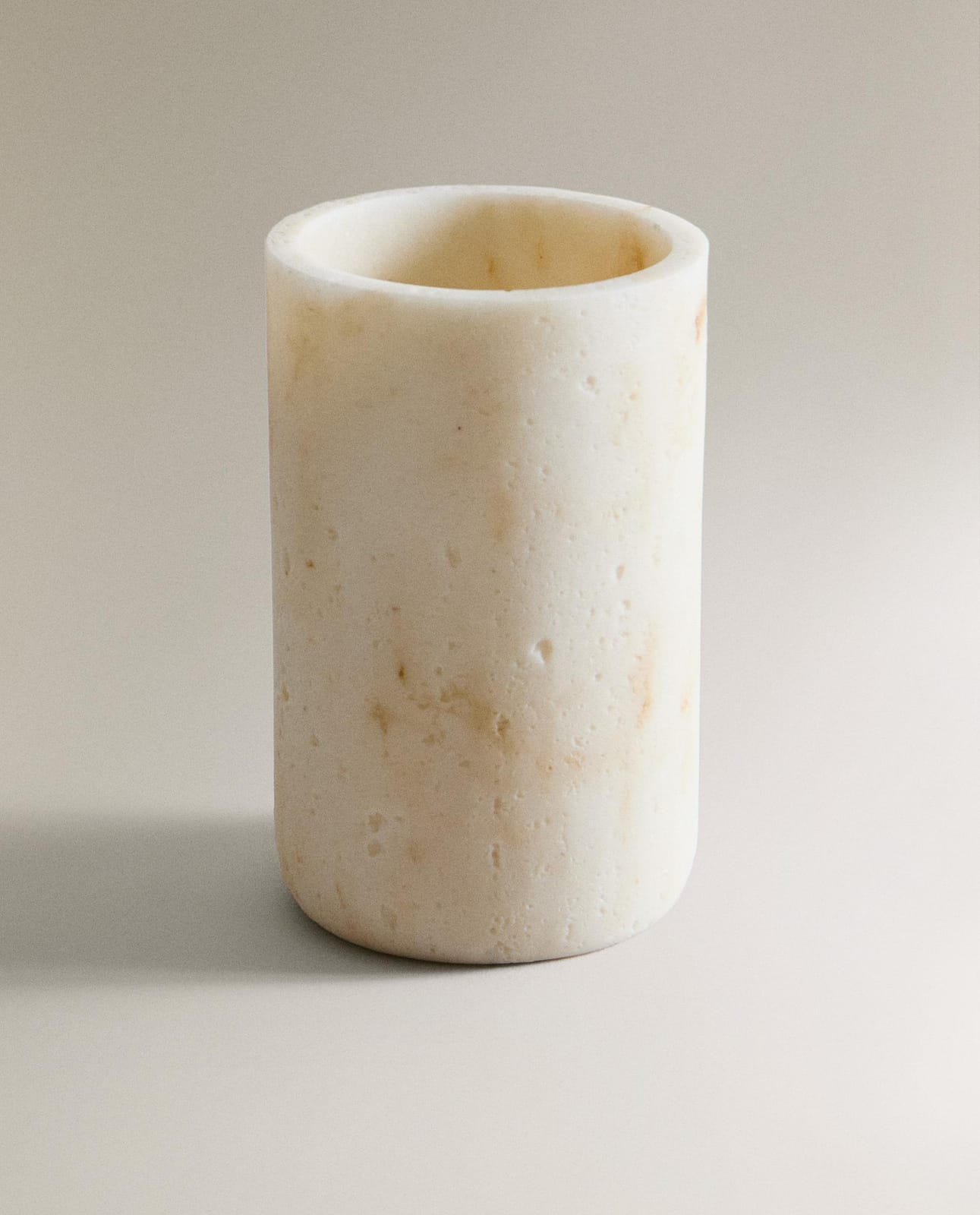 ZARA HOME КУБОК ДЛЯ ЗУБНЫХ ЩЕТОК С ЭФФЕКТОМ МРАМОРА ракурс 4