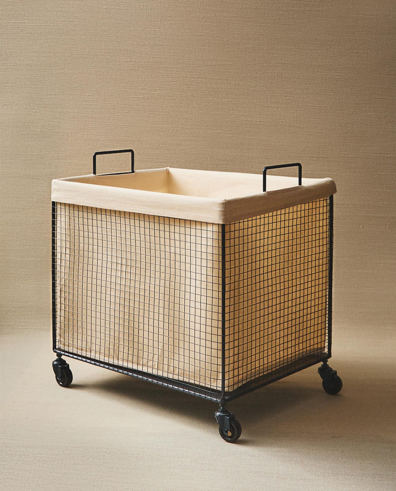 ZARA HOME МЕТАЛЛИЧЕСКАЯ ДЕТСКАЯ КОРЗИНА НА КОЛЁСИКАХ ракурс 2