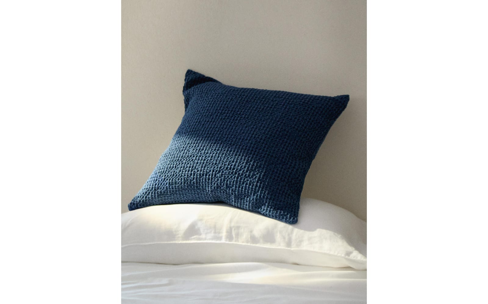 ZARA HOME НАВОЛОЧКА ДЛЯ ДЕКОРАТИВНОЙ ПОДУШКИ С ГОФРИРОВАННОЙ ФАКТУРОЙ ракурс 5