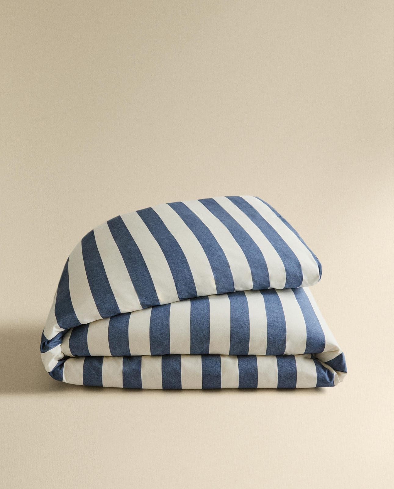 ZARA HOME ПОДУШКА НА ОДЕЯЛО ИЗ СТИРАНОГО ХЛОПКА В ПОЛОСКУ ракурс 2