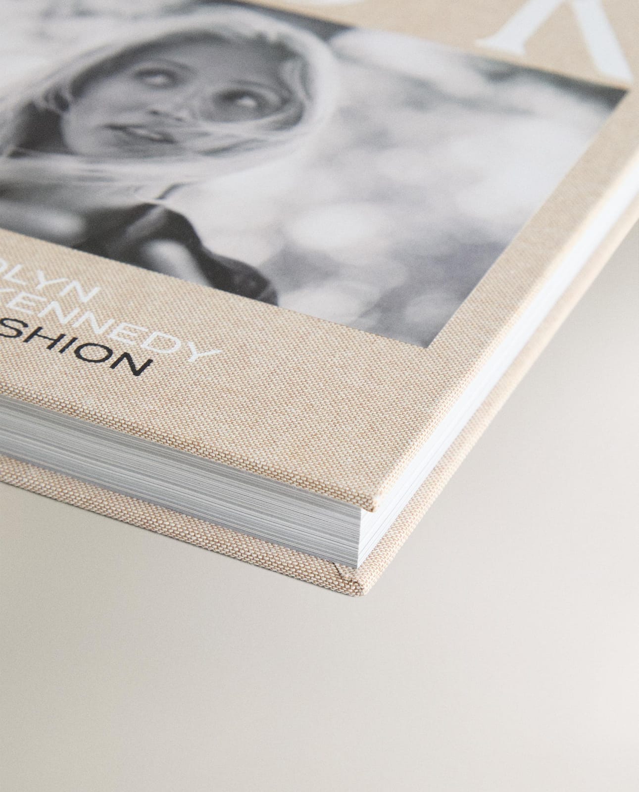 ZARA HOME КНИГА «CAROLYN BESSETTE KENNEDY» (АНГЛИЙСКИЙ) ракурс 4