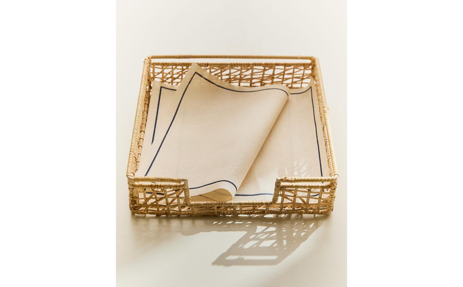 ZARA HOME РОТАНГОВАЯ САЛФЕТНИЦА ракурс 3
