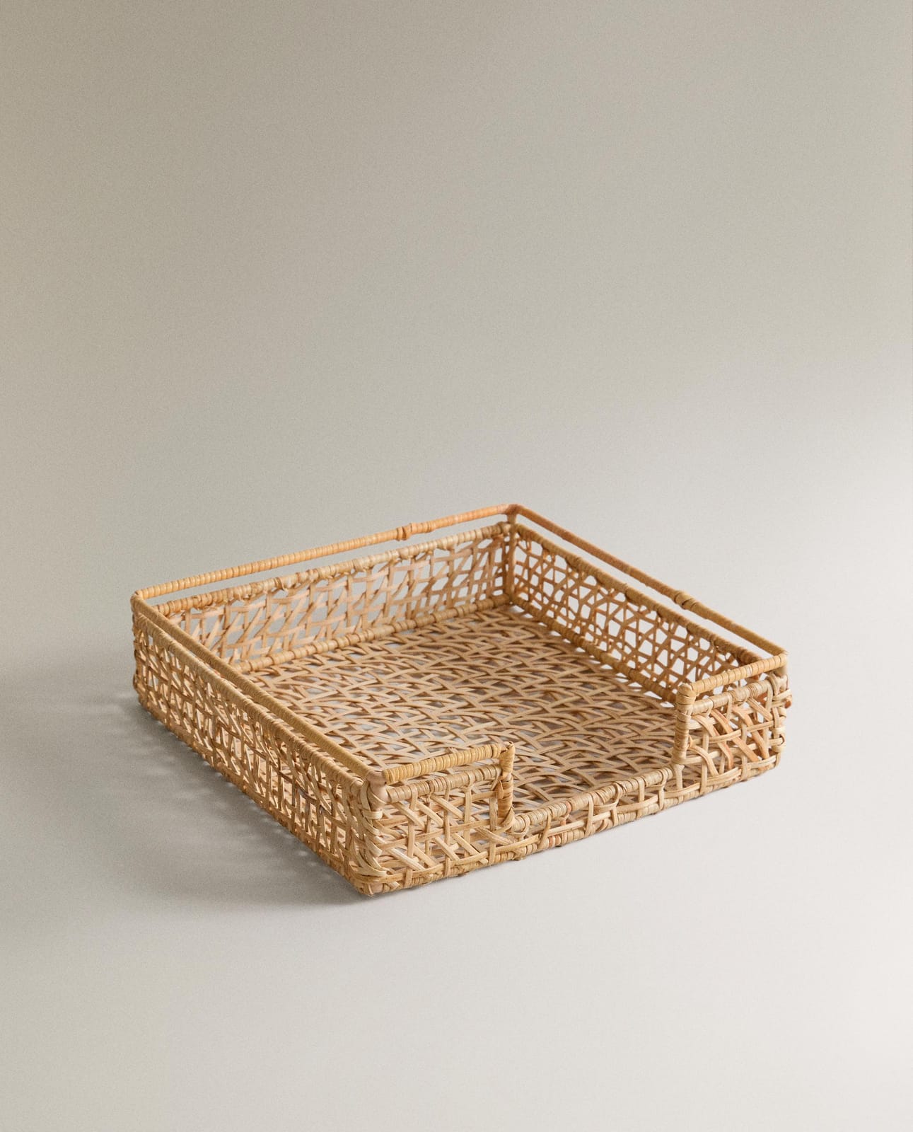 ZARA HOME РОТАНГОВАЯ САЛФЕТНИЦА ракурс 4