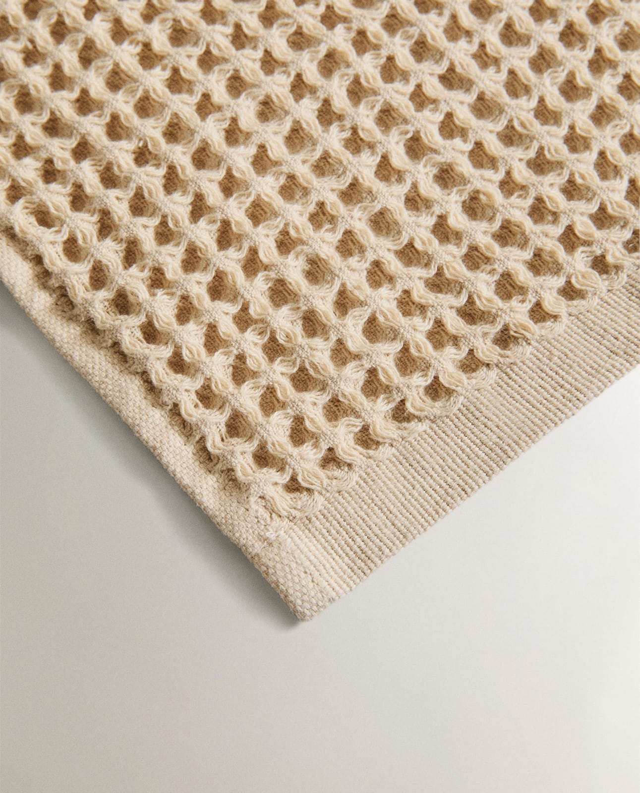 ZARA HOME РУЧНОЕ ПОЛОТЕНЦЕ ИЗ ХЛОПКА С ВАФЕЛЬНОЙ СТРУКТУРОЙ (НАБОР 3 ШТУКИ) ракурс 2