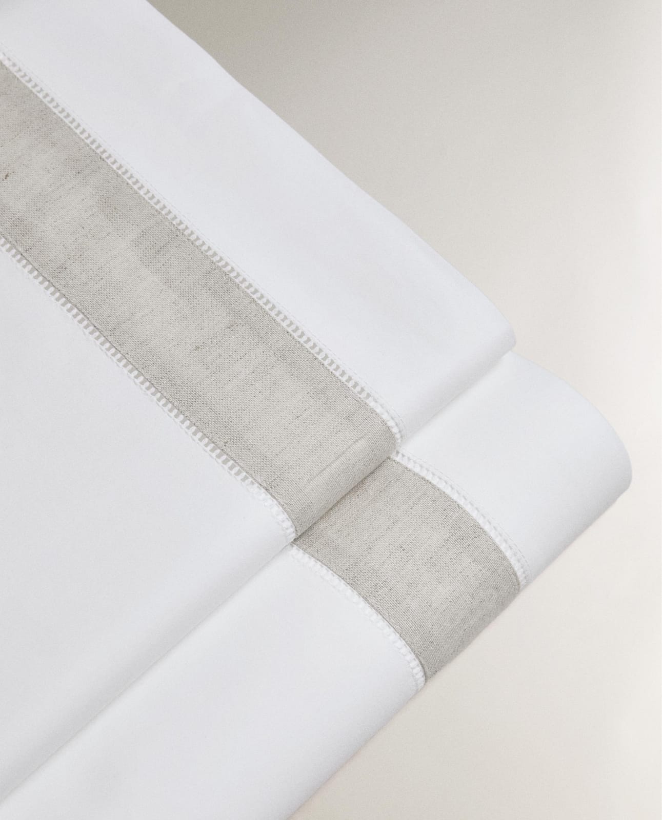 ZARA HOME Простыня без резинки из хлопка с льняной окантовкой ракурс 2