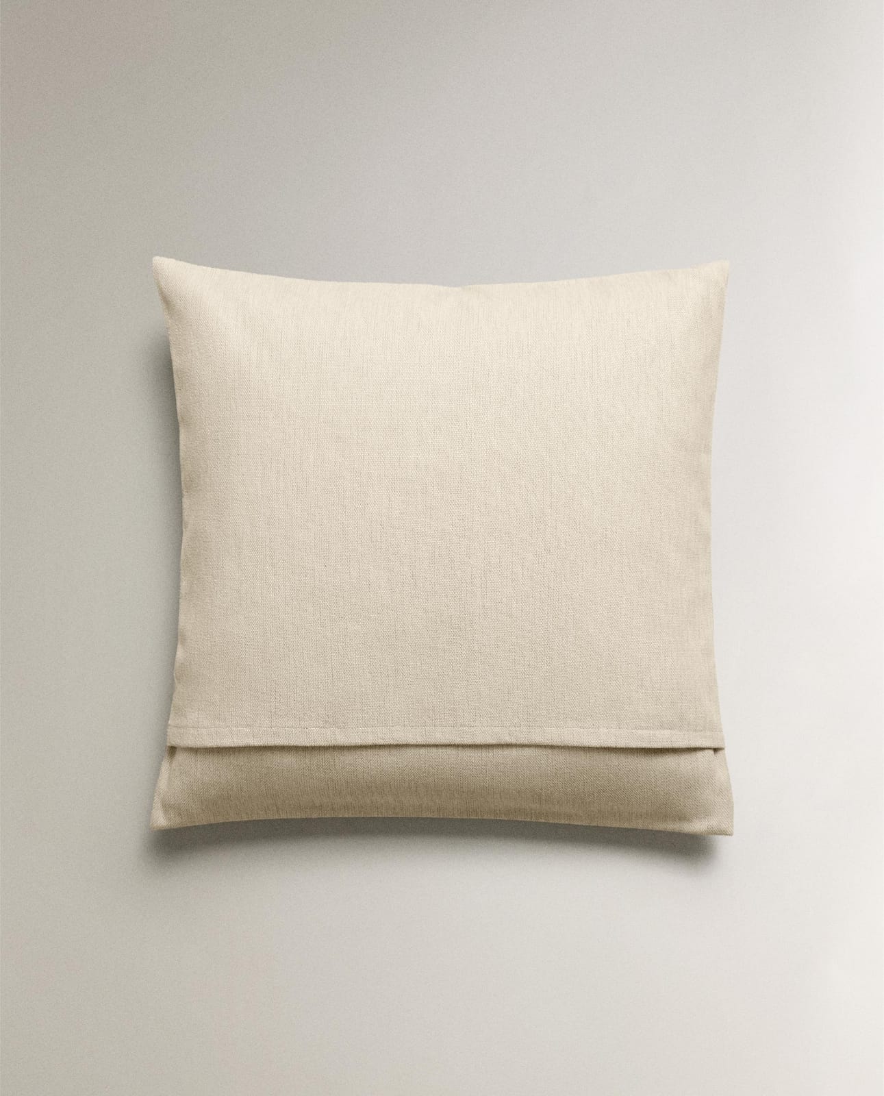 ZARA HOME ГЛАДКАЯ НАВОЛОЧКА ДЛЯ ДЕКОРАТИВНОЙ ПОДУШКИ ракурс 3
