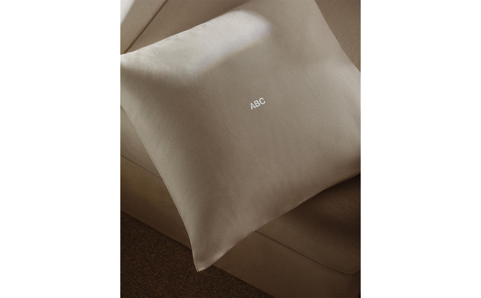 ZARA HOME ГЛАДКАЯ НАВОЛОЧКА ДЛЯ ДЕКОРАТИВНОЙ ПОДУШКИ ракурс 6