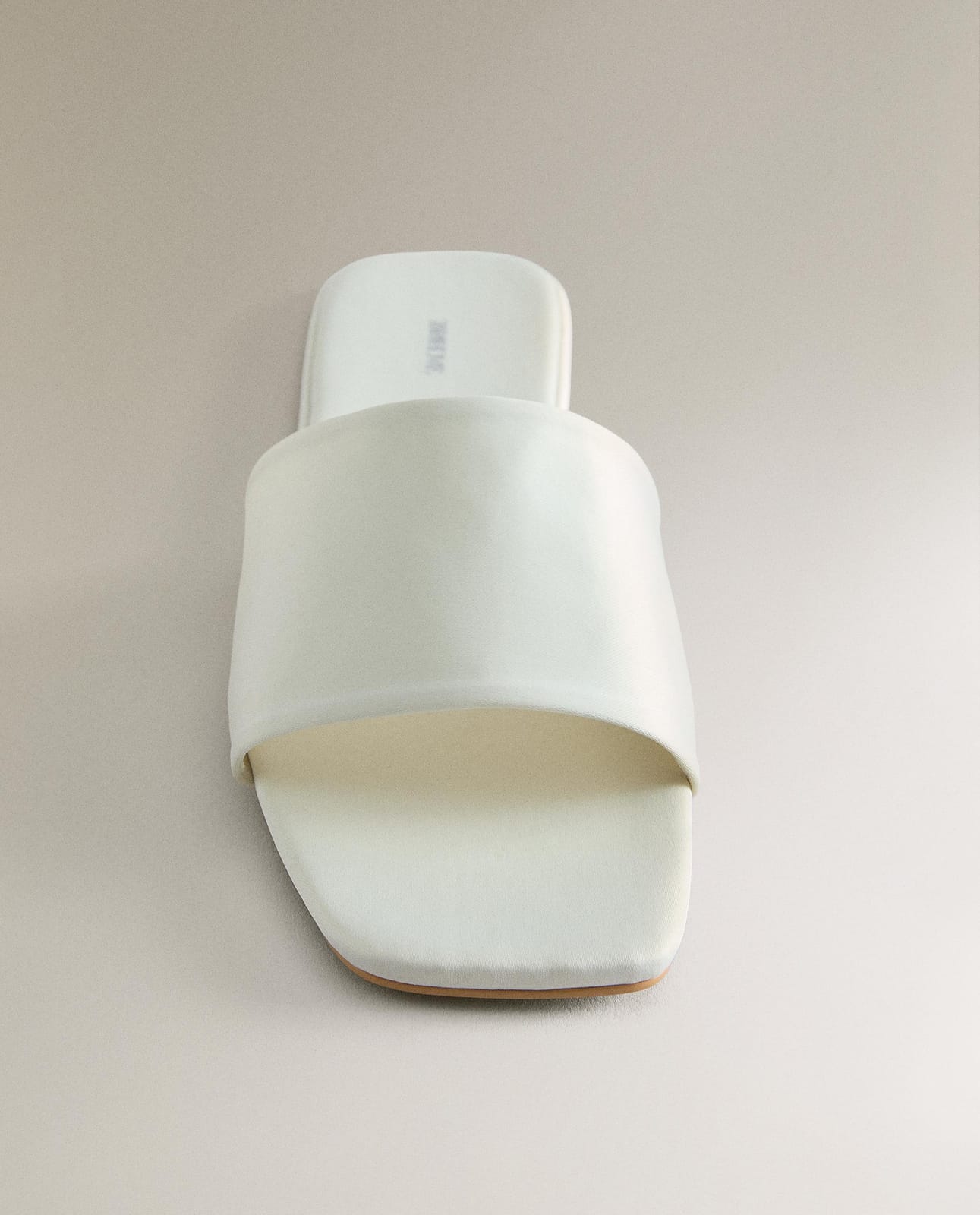 ZARA HOME САТИНОВЫЕ ШЛЕПАНЦЫ ракурс 3