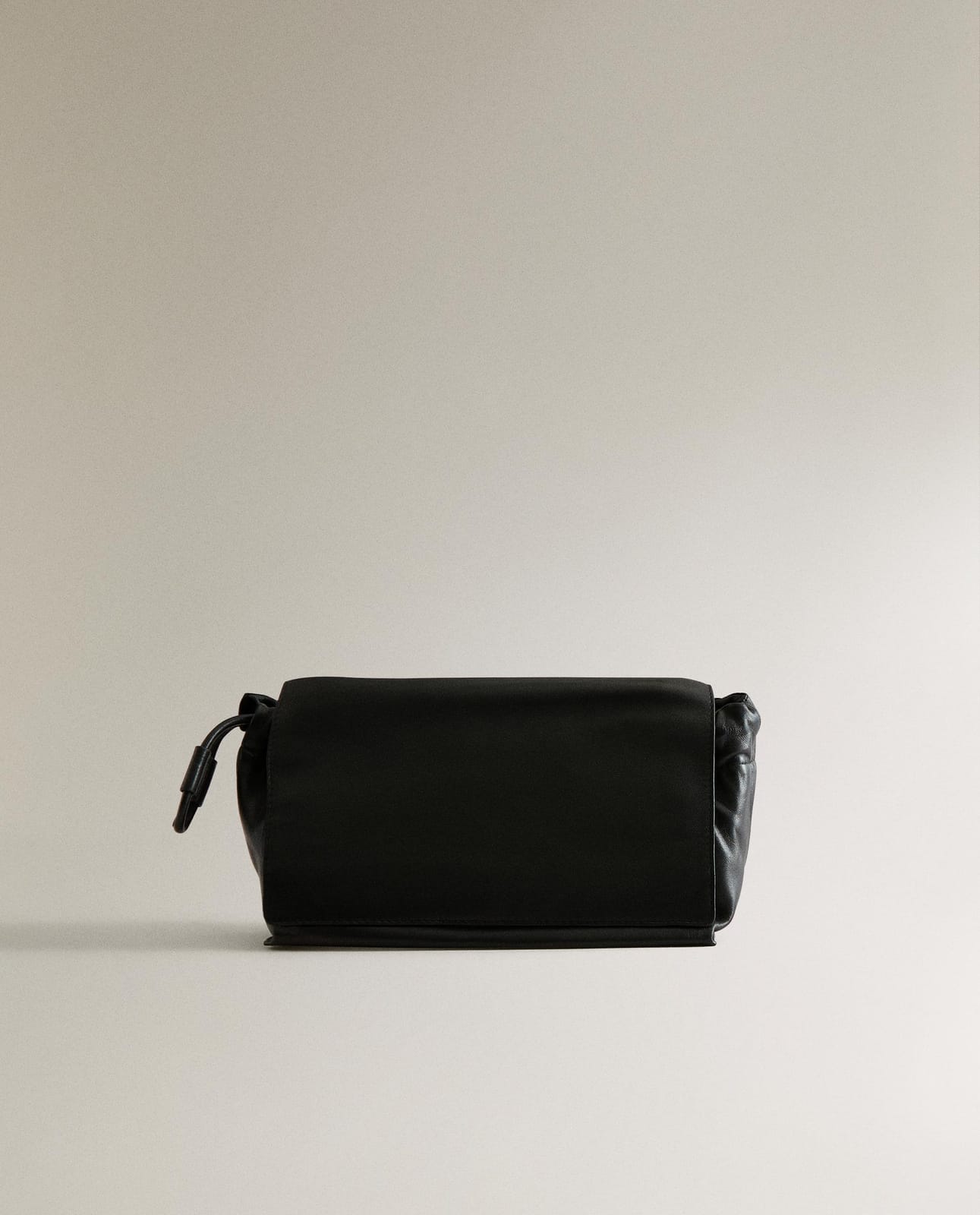 Тапочки ZARA HOME КОЖАНАЯ КОСМЕТИЧКА ПАУЧ CZARNY 17.14 x 27.14 x 12.91 x 27.14 x 17.14 x 12.91 cm