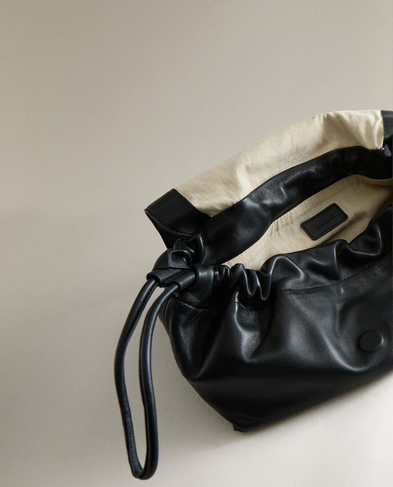 ZARA HOME КОЖАНАЯ КОСМЕТИЧКА ПАУЧ ракурс 4