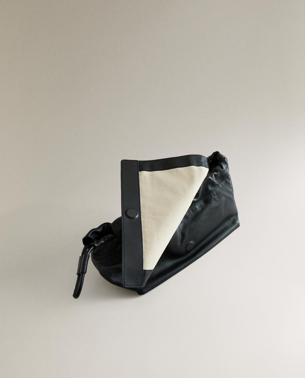 ZARA HOME КОЖАНАЯ КОСМЕТИЧКА ПАУЧ ракурс 5