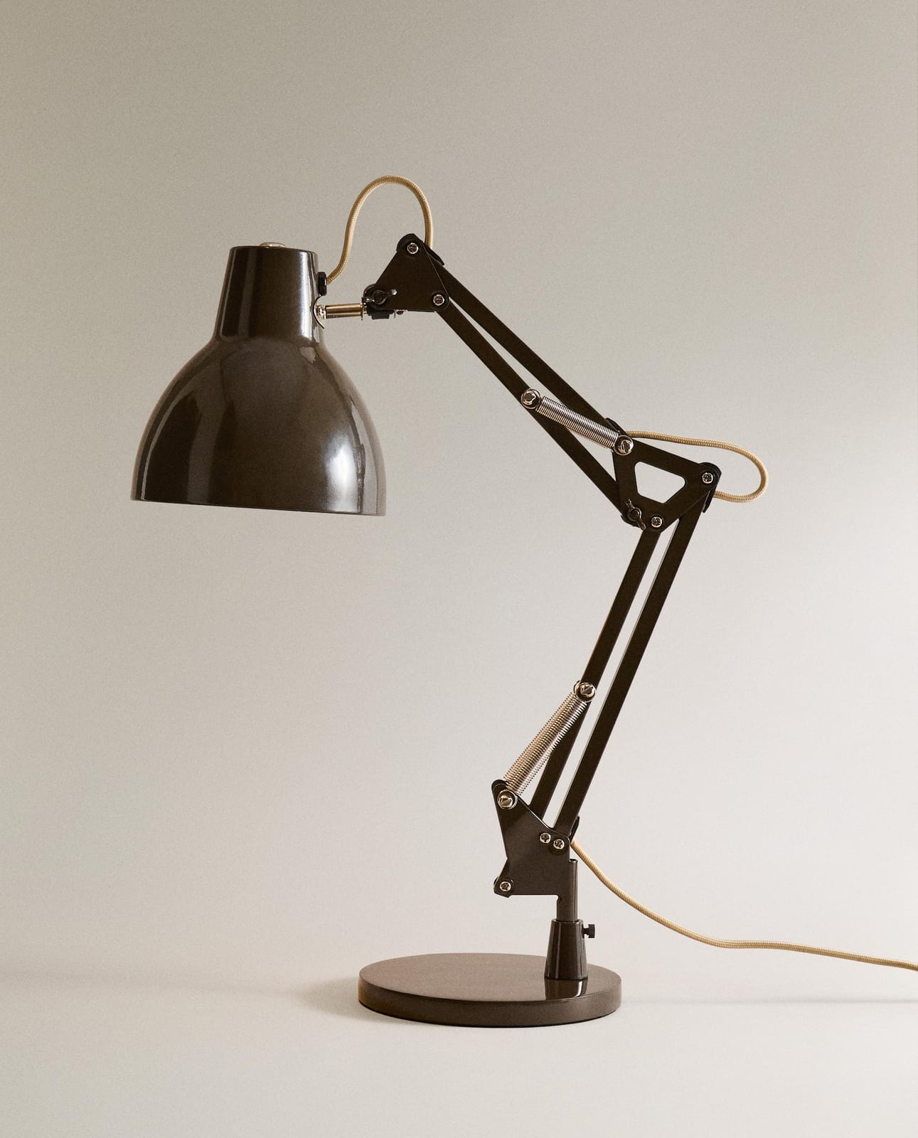 ZARA HOME МЕТАЛЛИЧЕСКАЯ НАСТОЛЬНАЯ ЛАМПА ракурс 2