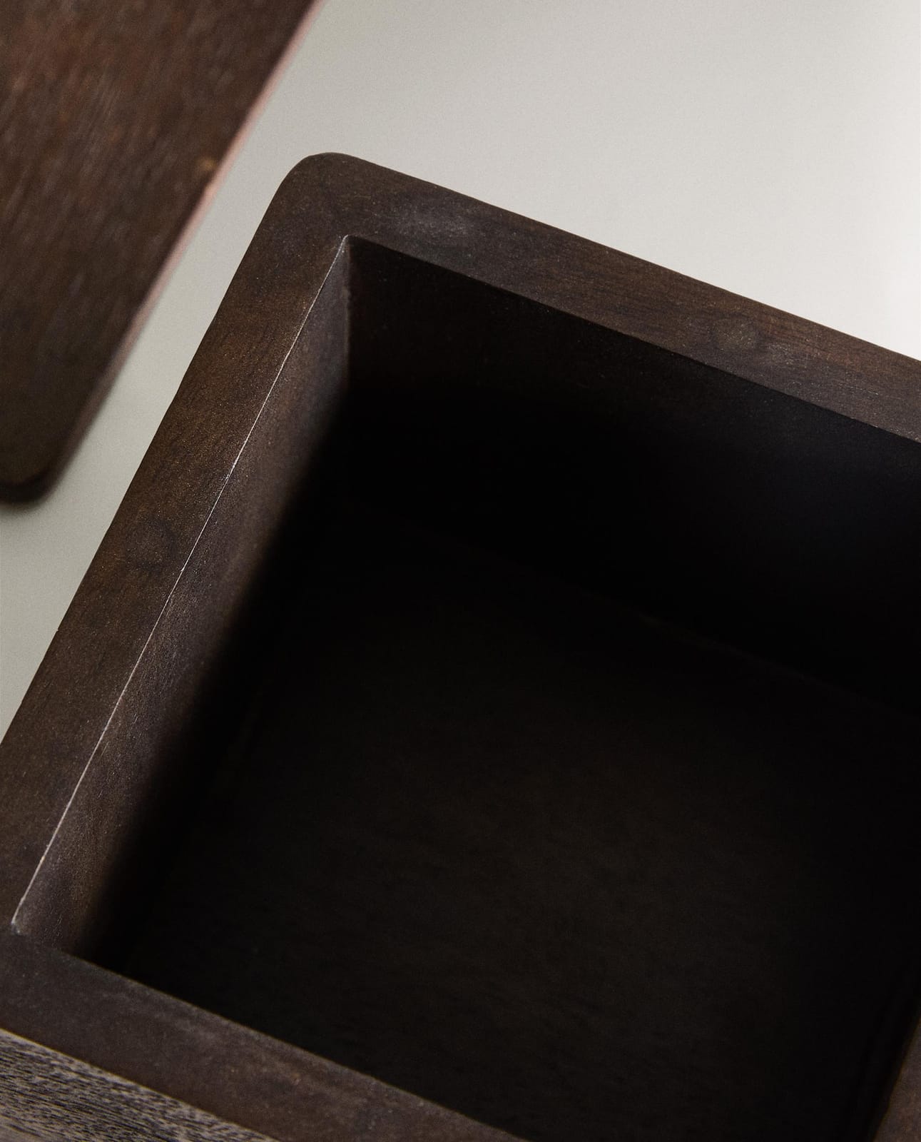 ZARA HOME ДЕРЕВЯННАЯ КОРОБКА С МАГНИТОМ ракурс 2