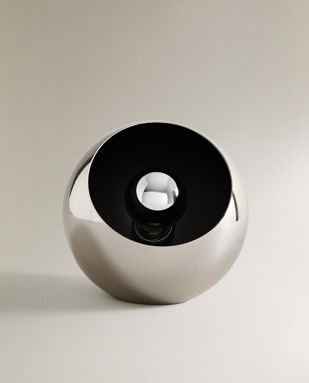 ZARA HOME НАСТОЛЬНАЯ ЛАМПА ПОЛУСФЕРА ракурс 3