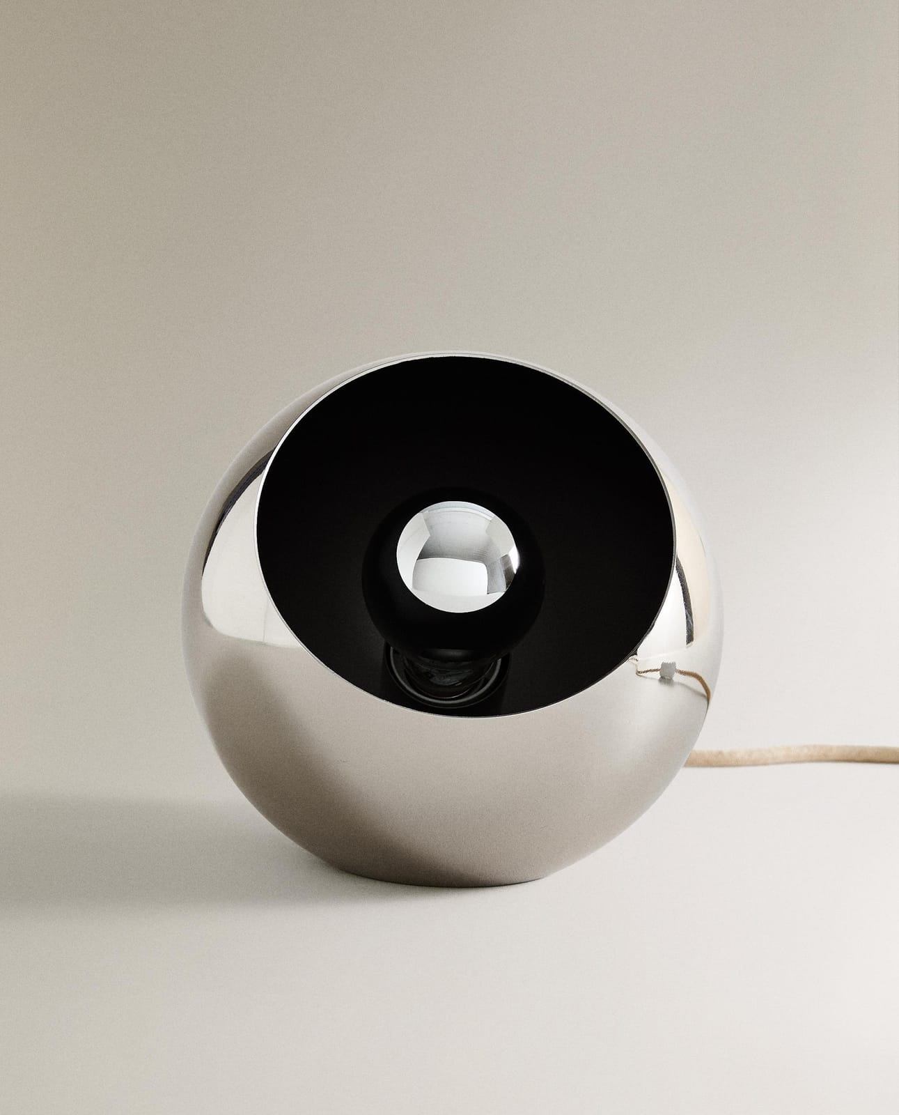ZARA HOME НАСТОЛЬНАЯ ЛАМПА ПОЛУСФЕРА ракурс 5