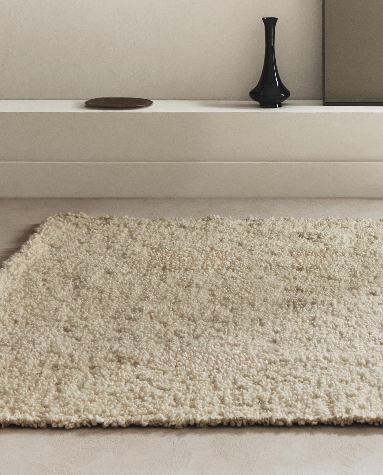 ZARA HOME ШЕРСТЯНОЙ КОВЕР ИЗ ТКАНИ БУКЛЕ ракурс 4