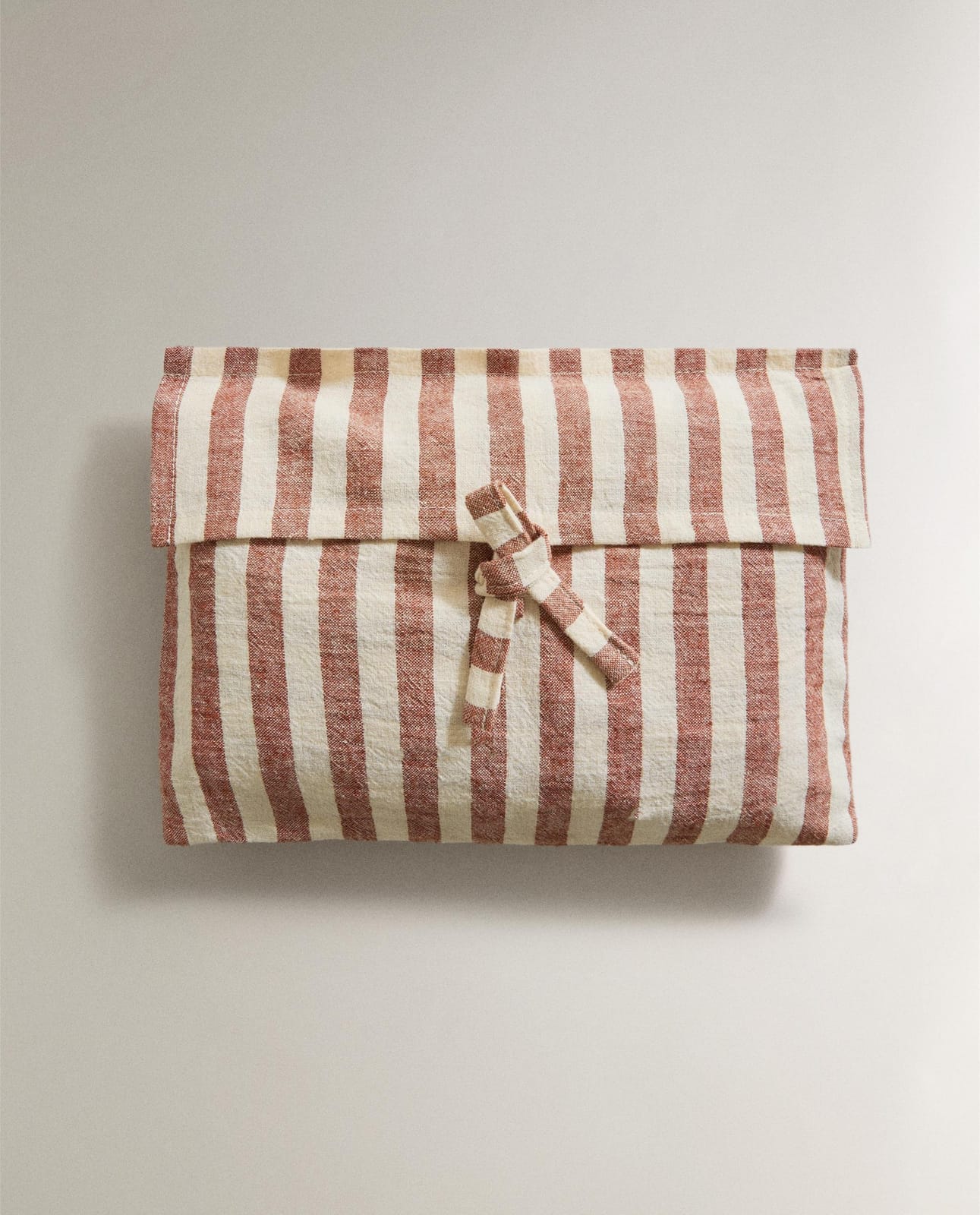 ZARA HOME ЧЕХОЛ ДЛЯ ПЕЛЕНАЛЬНОГО СТОЛИКА ДЛЯ МЛАДЕНЦЕВ ИЗ ЛЬНА И ХЛОПКА В ПОЛОСКУ ракурс 6