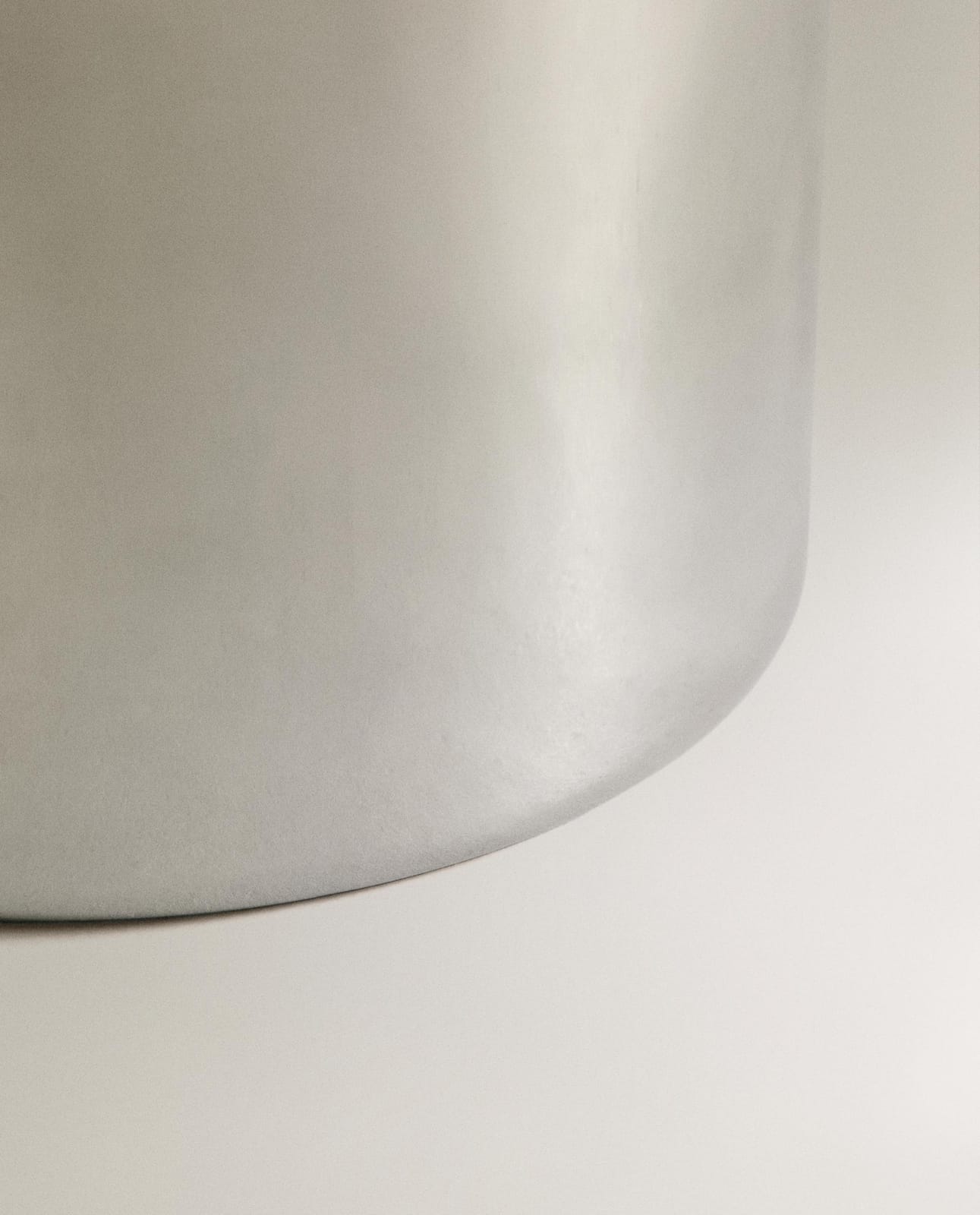 ZARA HOME МЕТАЛЛИЧЕСКАЯ КОРЗИНА ДЛЯ ВАННОЙ С КРЫШКОЙ ракурс 2