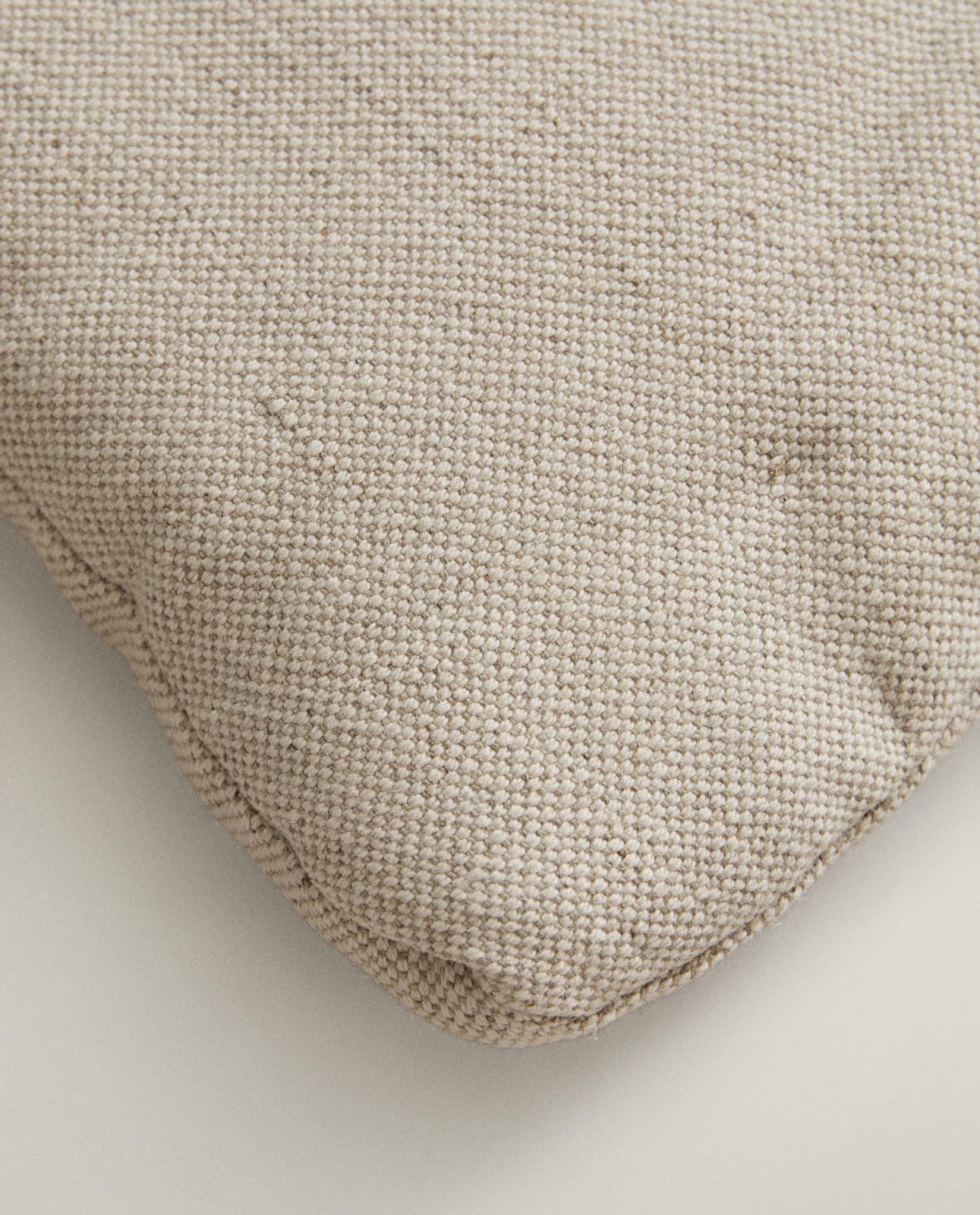 ZARA HOME ДЛИННАЯ ПОДУШКА ИЗ ЛЬНА ракурс 8
