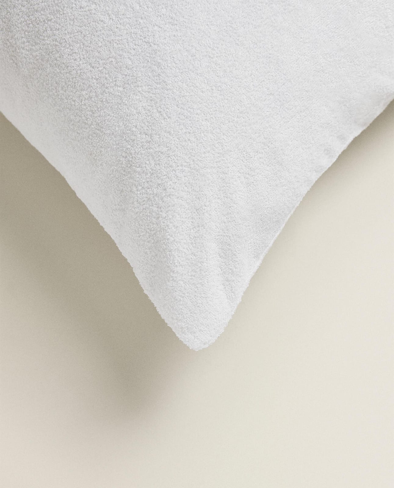 ZARA HOME ВОДОНЕПРОНИЦАЕМАЯ НАВОЛОЧКА ИЗ ХЛОПКА МАХРОВОГО ракурс 7