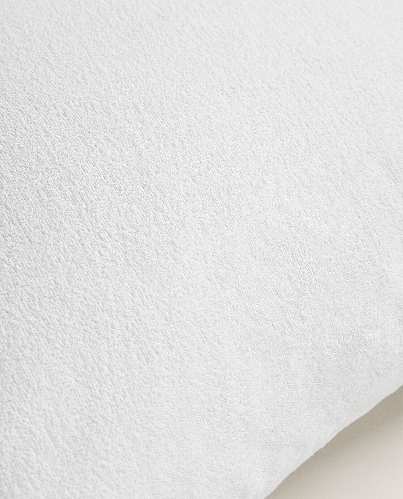 ZARA HOME ВОДОНЕПРОНИЦАЕМАЯ НАВОЛОЧКА ИЗ ХЛОПКА МАХРОВОГО ракурс 5