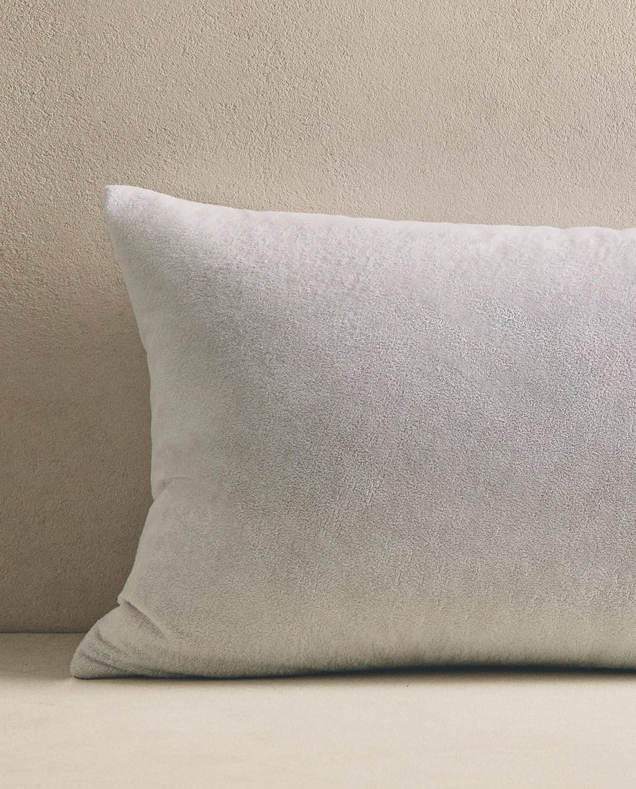 ZARA HOME ВОДОНЕПРОНИЦАЕМАЯ НАВОЛОЧКА ИЗ ХЛОПКА МАХРОВОГО ракурс 4