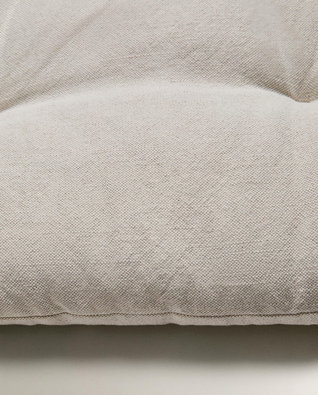 ZARA HOME ПРОДОЛГОВАТАЯ ЛЬНЯНАЯ ПОДУШКА ракурс 3