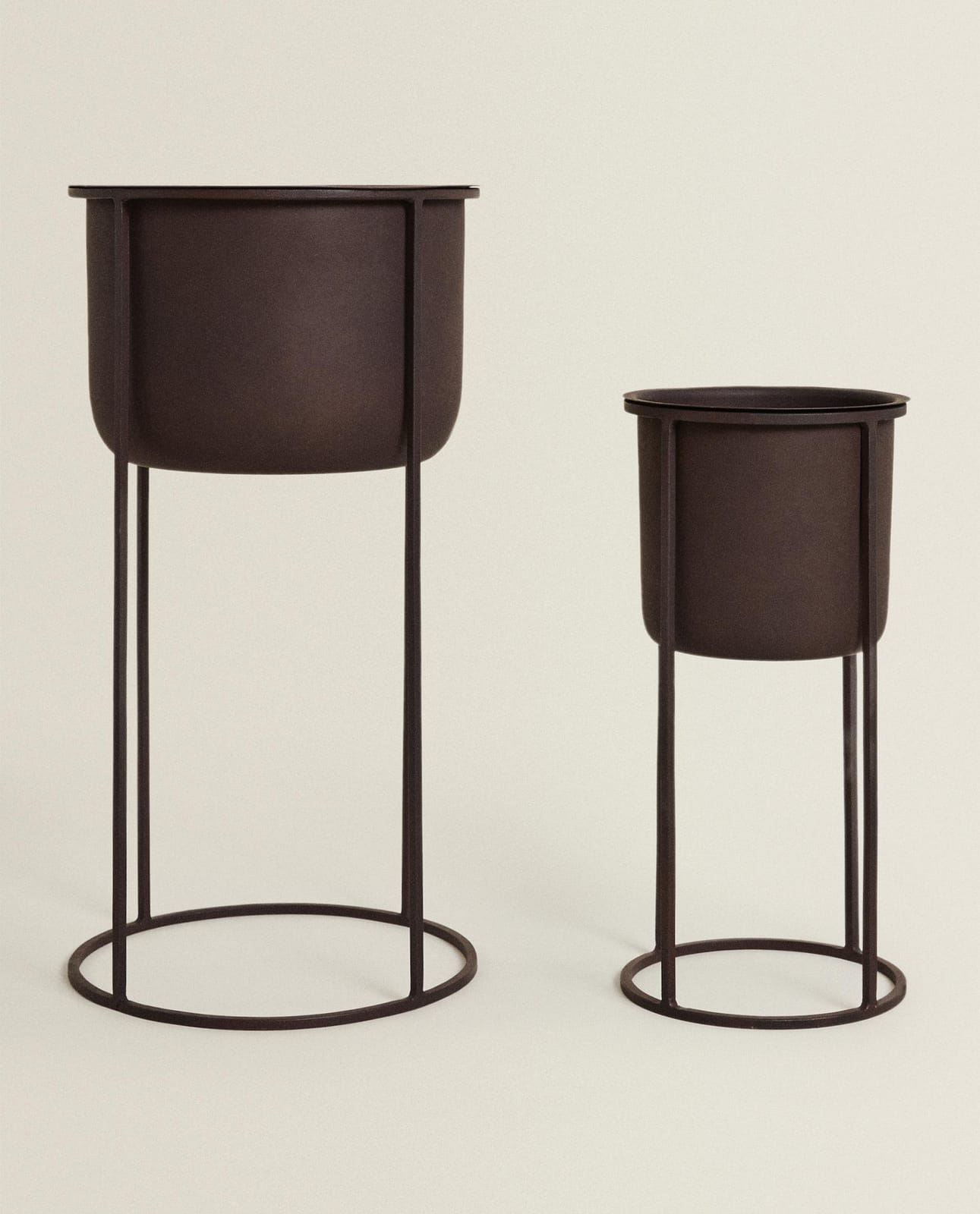 ZARA HOME МЕТАЛЛИЧЕСКИЙ ГОРШОК ракурс 2