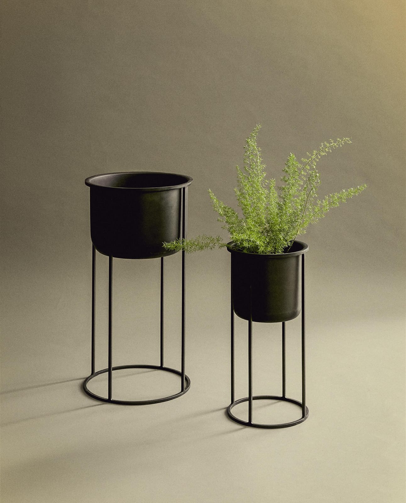 ZARA HOME МЕТАЛЛИЧЕСКИЙ ГОРШОК ракурс 4