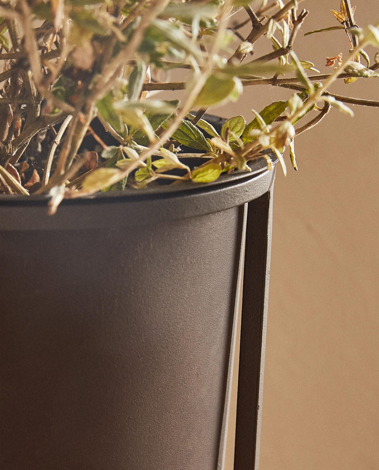 ZARA HOME МЕТАЛЛИЧЕСКИЙ ГОРШОК ракурс 9