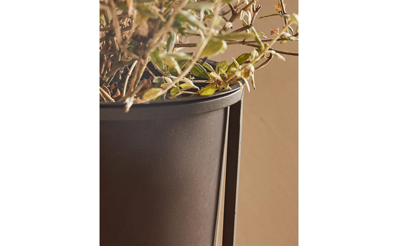 ZARA HOME МЕТАЛЛИЧЕСКИЙ ГОРШОК ракурс 6