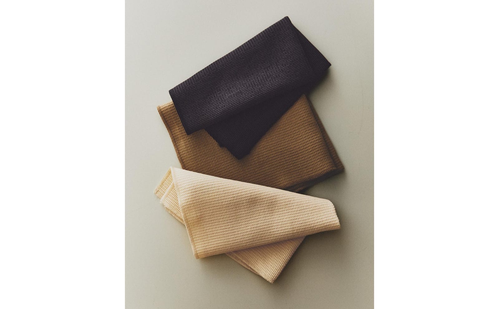 ZARA HOME НАБОР КУХОННЫХ ТРЯПОК С ГОФРИРОВАННОЙ ФАКТУРОЙ (НАБОР 3 ШТУКИ) ракурс 5