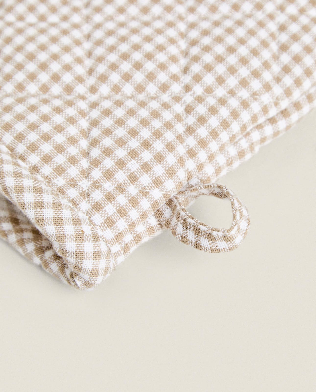 ZARA HOME КУХОННАЯ ПРИХВАТКА В КЛЕТКУ VICHY ракурс 2