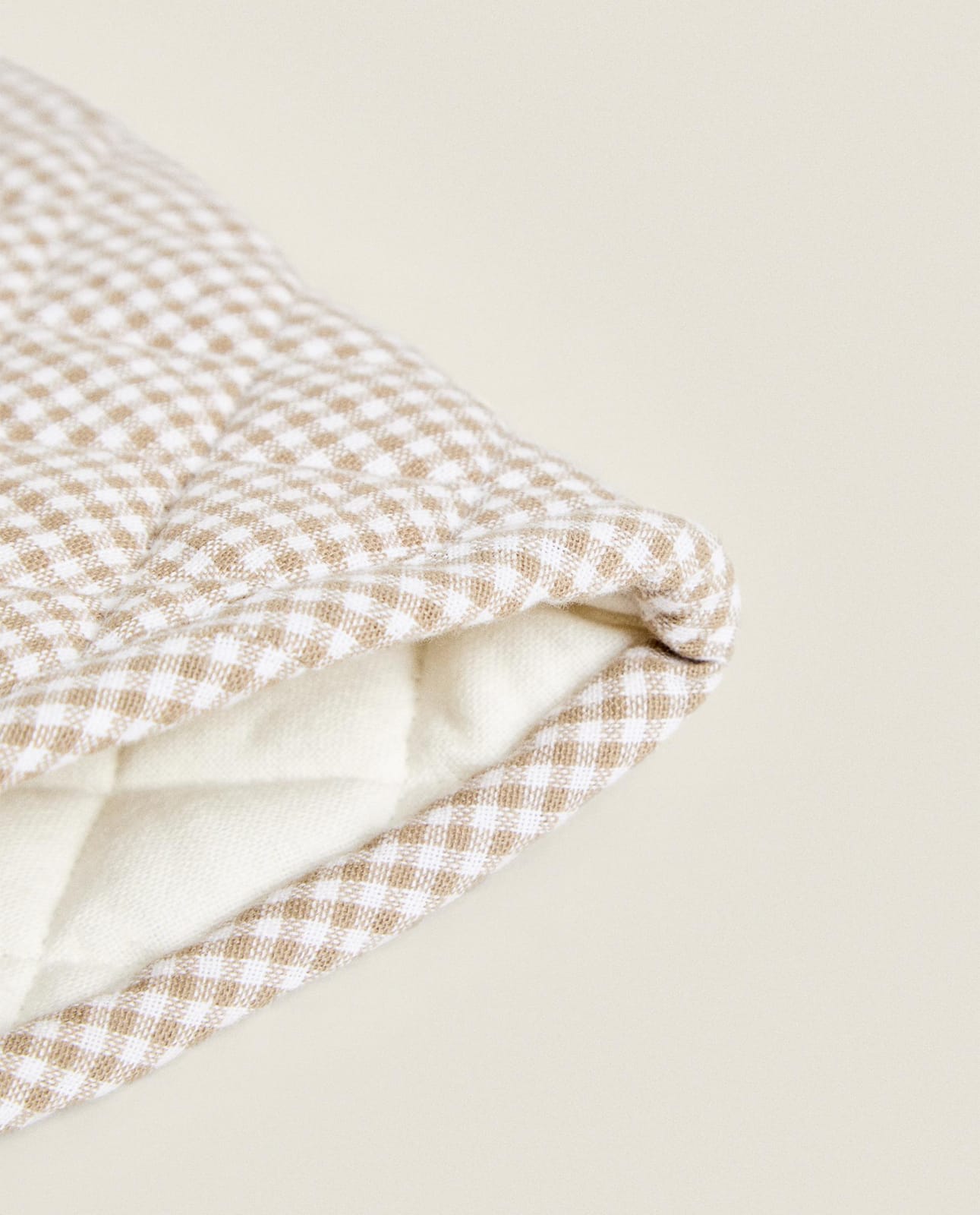 ZARA HOME КУХОННАЯ ПРИХВАТКА В КЛЕТКУ VICHY ракурс 3