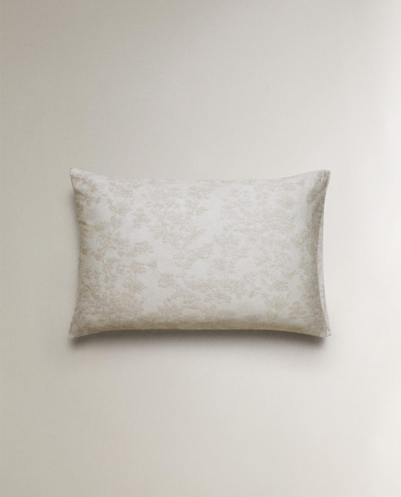 ZARA HOME Наволочка для подушки с принтом TOILE DE JOUY ракурс 3