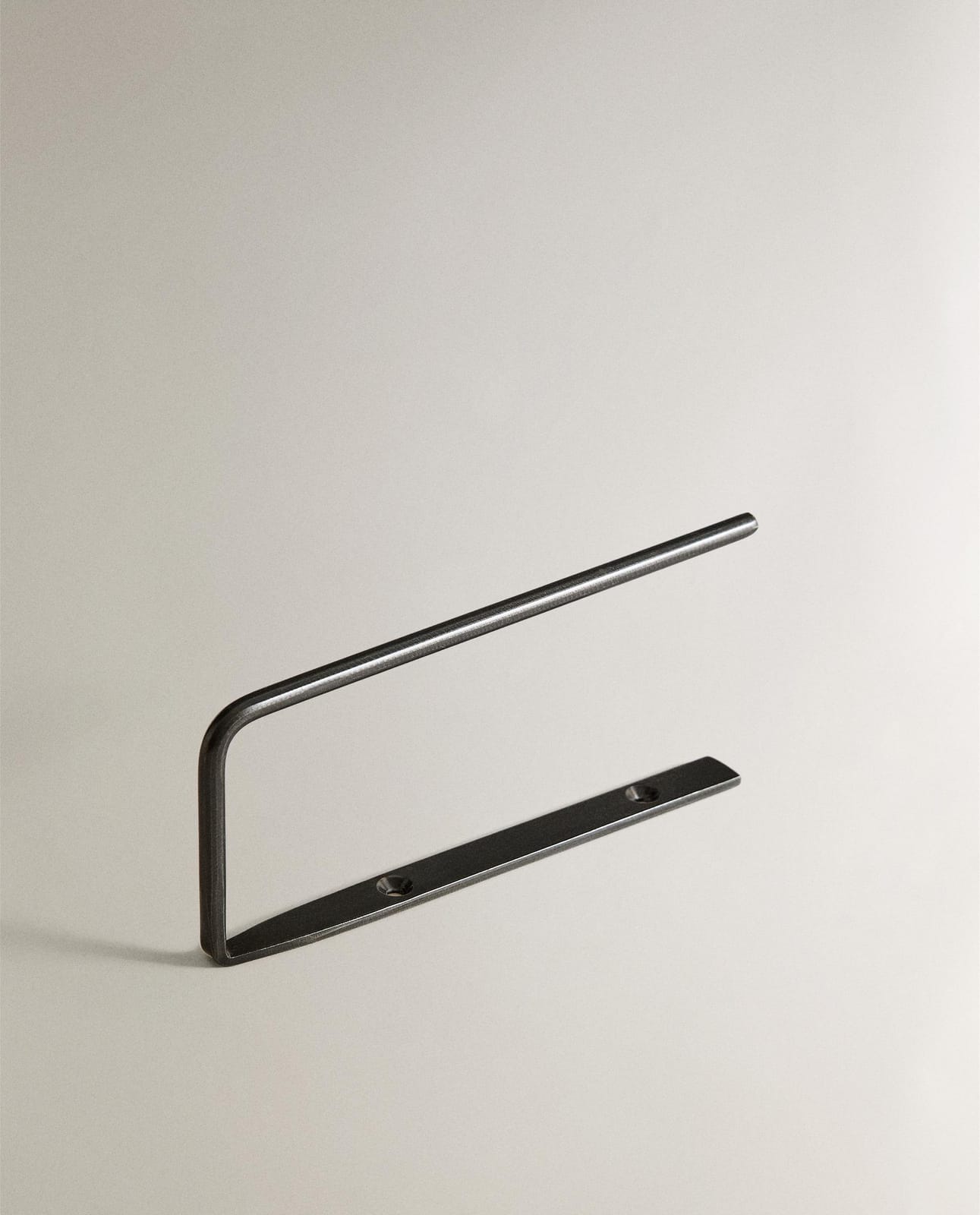 ZARA HOME МЕТАЛЛИЧЕСКИЙ ДЕРЖАТЕЛЬ ДЛЯ ТУАЛЕТНОЙ БУМАГИ ракурс 2